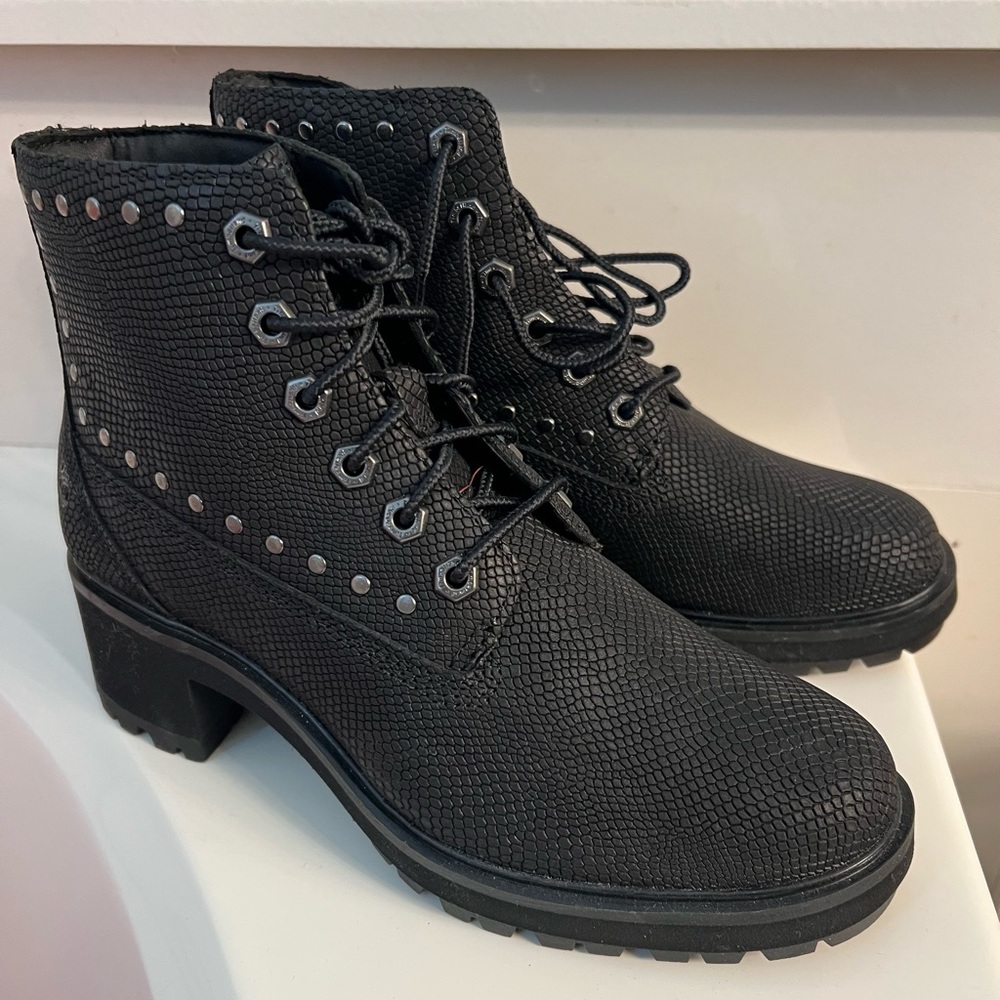 Women’s size 7.5 black Timberland boots. Brand new, never worn, no box